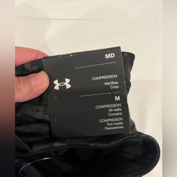 Under armour 2 compression leggings and 1 bra size M. With tags. - Picture 2 of 11